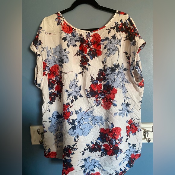 Plus size short sleeve blouse - Picture 2 of 3